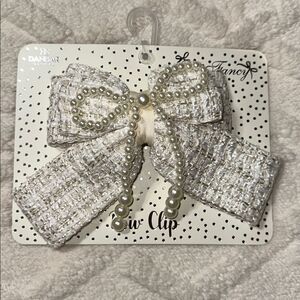 DANBAR GLOBAL Ivory Gold White Tweed Faux Pearl Overlay Bow Hair Clip